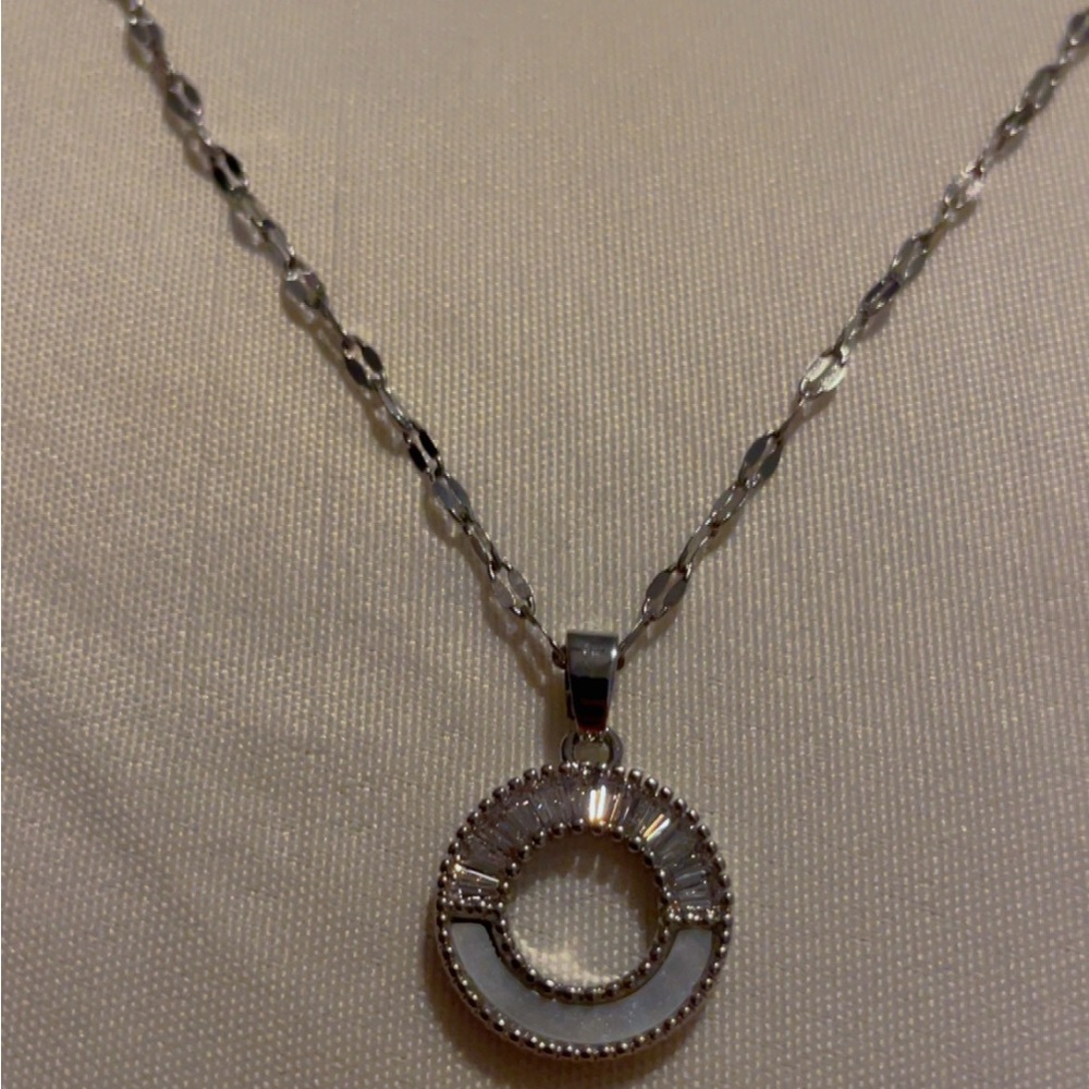 Elegant Silver Necklace with Circular Pendant 304 stainless steel copper block